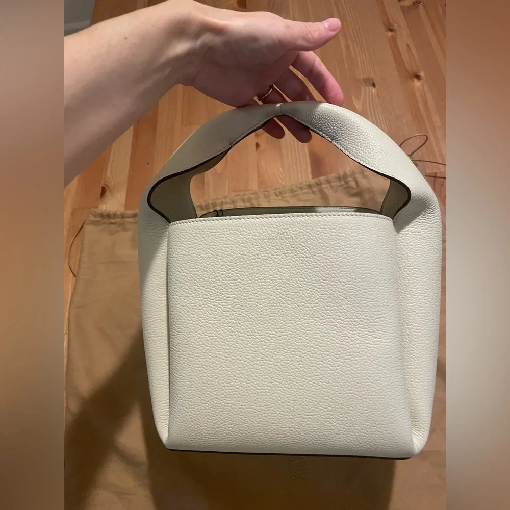 Toteme Bucket Bag - Picture 4 of 15